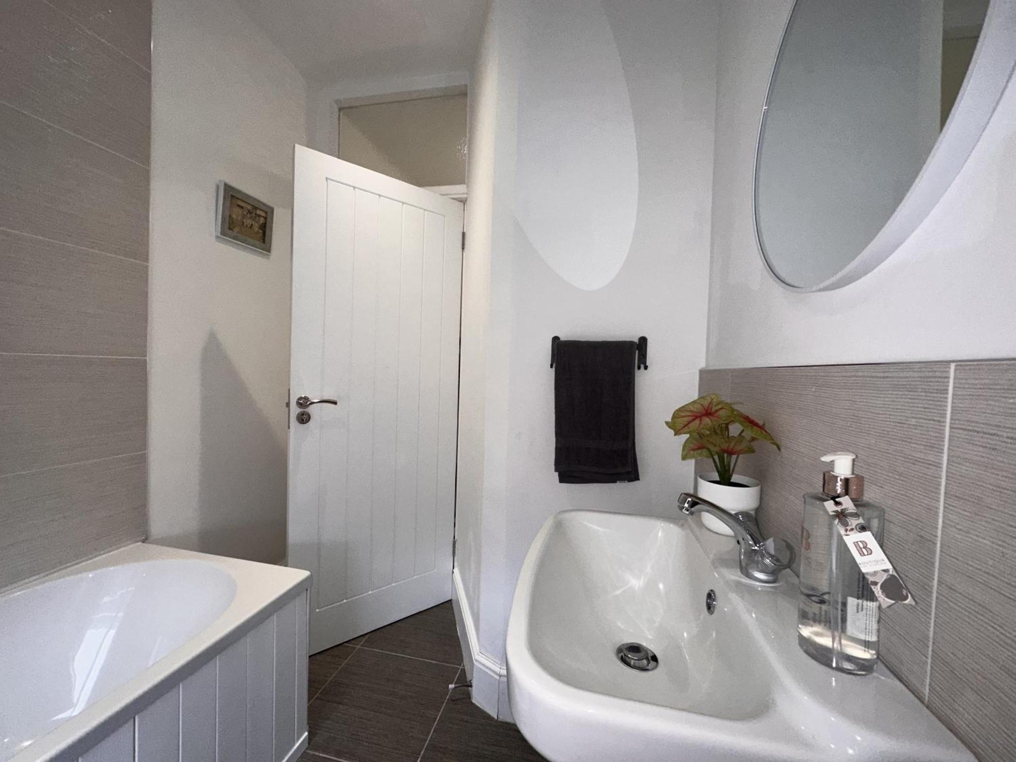 50 Wood St Apartment